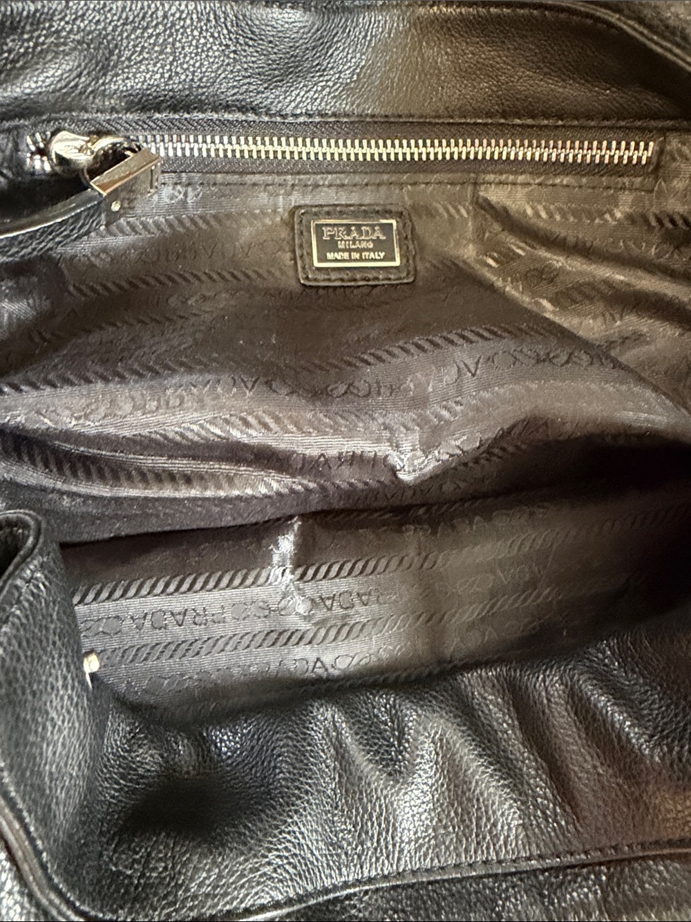 Prada Vitello Daino Leather Pocket Satchel / Shoulder Bag
(mid-to-late 2000s) - Picture 8 of 10